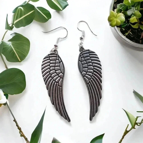 NEW Handcrafted Silver Pewter Angel Wing Dangle Hook Earrings - Picture 4 of 4